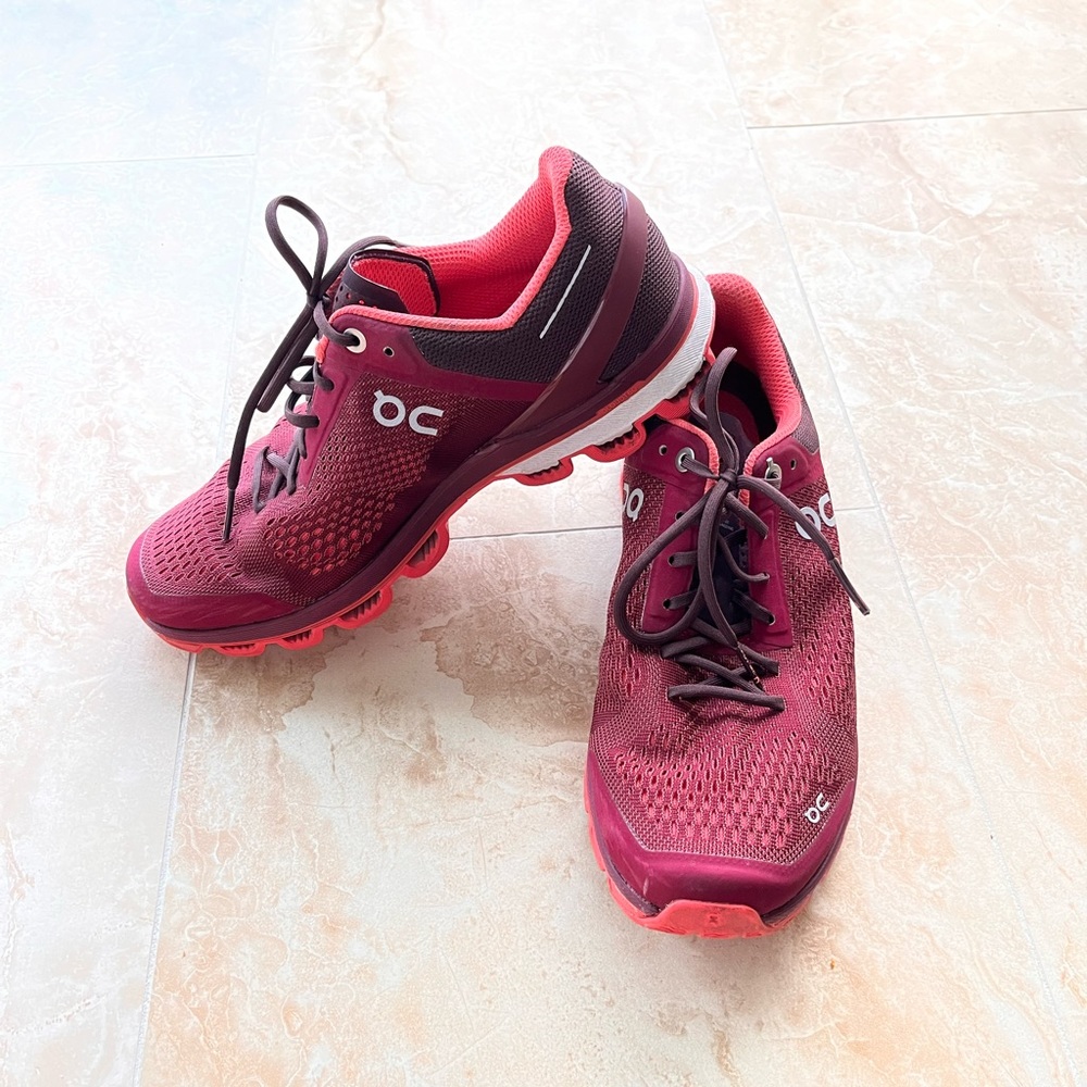 ON Cloudsurfer sneakers